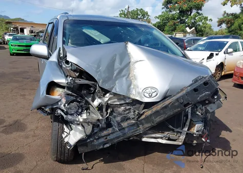 2016 Toyota Sienna Le z USA, uszkodzony, nr VIN 5TDKK3DCXGS691540